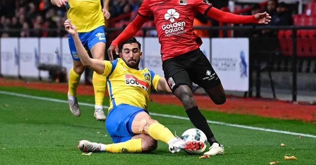 Fenerbah&ccedil;e ve Galatasaray birbirlerinin eskilerine kafayı taktı! Karşı hamle gecikmedi 1