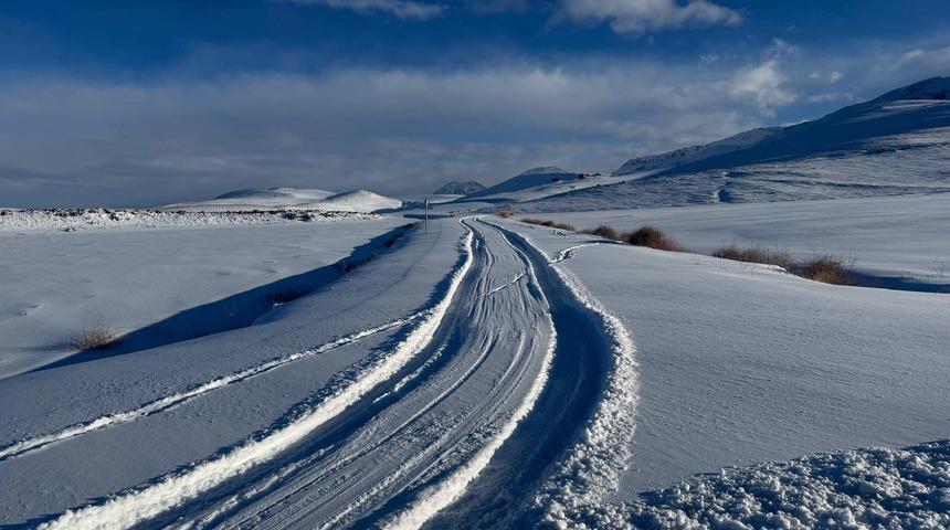 Patnos'ta karla m&uuml;cadele devam ediyor