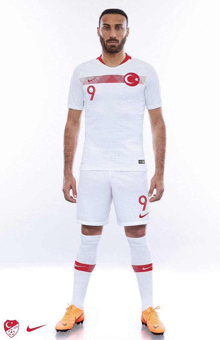 Milli takımın yeni formasına sosyal medyada tepki! G1