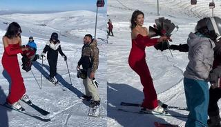Kırmızı elbisesiyle kayak pistinde şov yaptı!