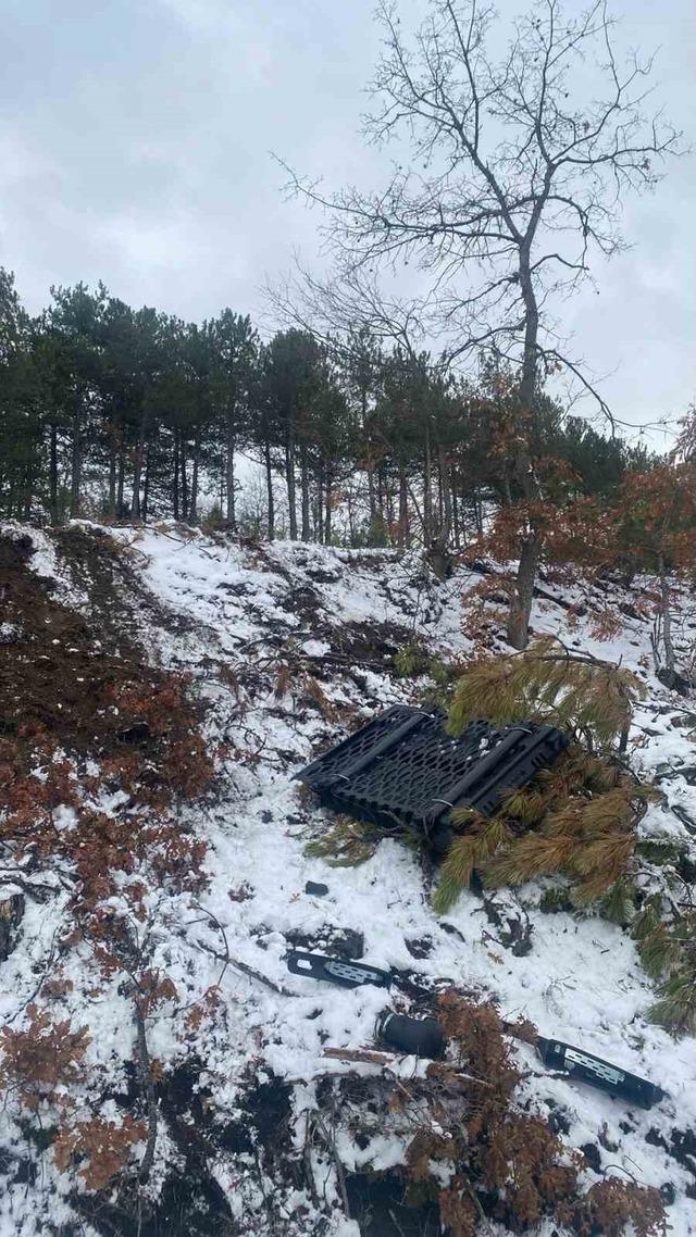 Kontrolden &ccedil;ıkan otomobil karşı şeride ge&ccedil;ti: 4 yaralı 1