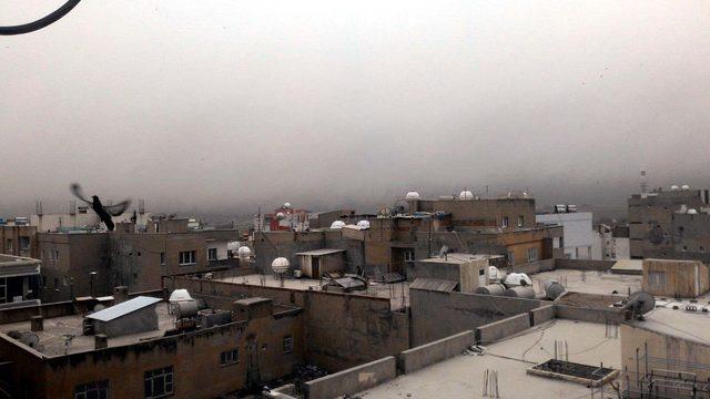 Suriye'den yakılan nevruz ateşinin dumanı Nusaybin'i kapladı