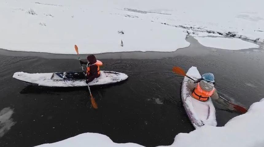 Tokat-Ordu sınırında donan mendereslerde kano yaptılar