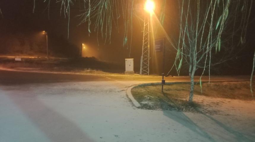 Denizli&rsquo;nin y&uuml;ksek kesimleri beyaza b&uuml;r&uuml;nd&uuml;