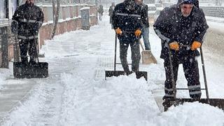 Elazığ’da kar yağışı etkili oldu, belediye ekipleri sahada