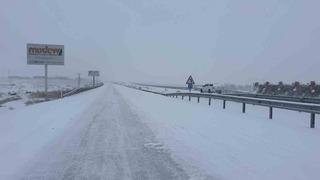 Diyarbakır - Siverek yolunda kar yağışı ulaşımı olumsuz etkiledi