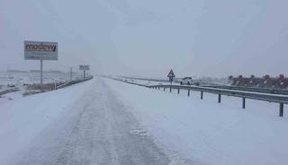 Diyarbakır - Siverek yolunda kar yağışı ulaşımı olumsuz etkiledi