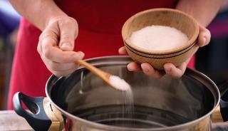 Aşırı tuz t&uuml;ketimi: Sadece tansiyonu değil kanser riskini de artırıyor