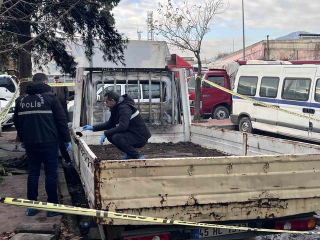 Sığındığı ara&ccedil;ta yanarak can verdi 3