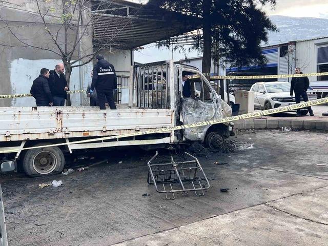 Sığındığı ara&ccedil;ta yanarak can verdi 2