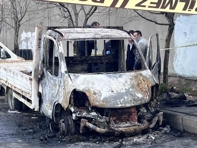 Sığındığı ara&ccedil;ta yanarak can verdi 1