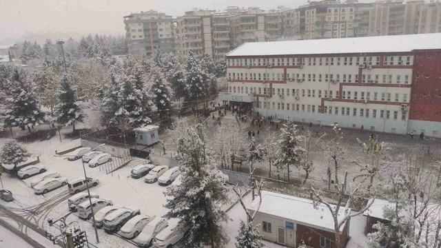 Batman&rsquo;da kar sevinci: Sokaklar beyaza b&uuml;r&uuml;nd&uuml; 7