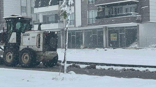 Batman&rsquo;da kar sevinci: Sokaklar beyaza b&uuml;r&uuml;nd&uuml; 6