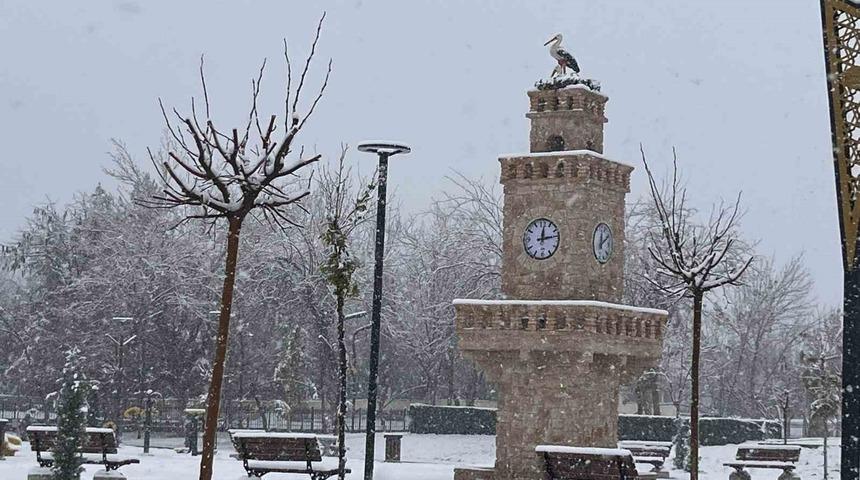 Batman&rsquo;da kar sevinci: Sokaklar beyaza b&uuml;r&uuml;nd&uuml;