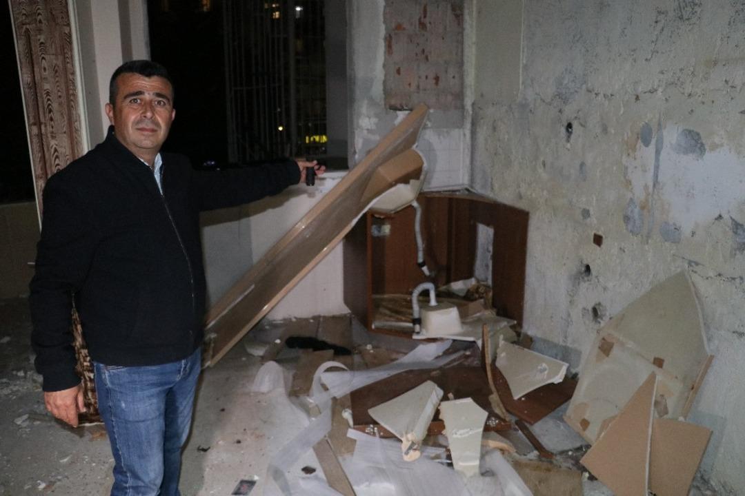 M&uuml;teahhitle anlaşamayan apartman sakinleri karot raporuyla karanlığa mahkum oldu