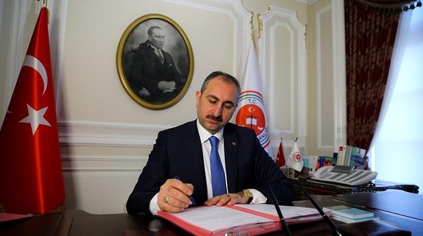 Adalet Bakanı G&uuml;l: &Ccedil;iftlik Bank'ın kurucusu hakkında kırmızı b&uuml;lten s&uuml;reci başlatıldı