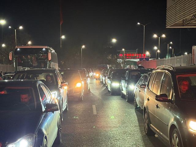 Ucuz diye akın akın geldiler, kuyruk oldu 'Normalde bu kadar yoğun değil'