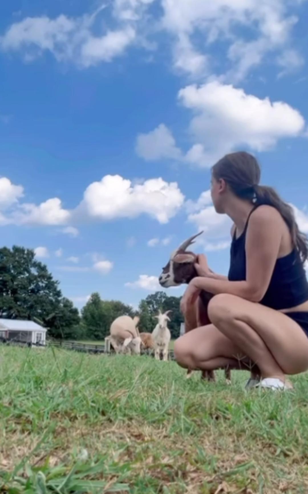 Millie Bobby Brown Hollywood&rsquo;u bırakıp &ccedil;iftlik hayatını se&ccedil;ti 2