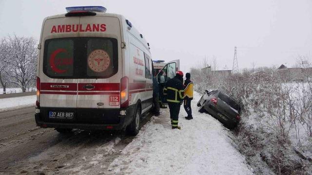 Yan yatan otomobildeki 4 kişi yaralandı 2