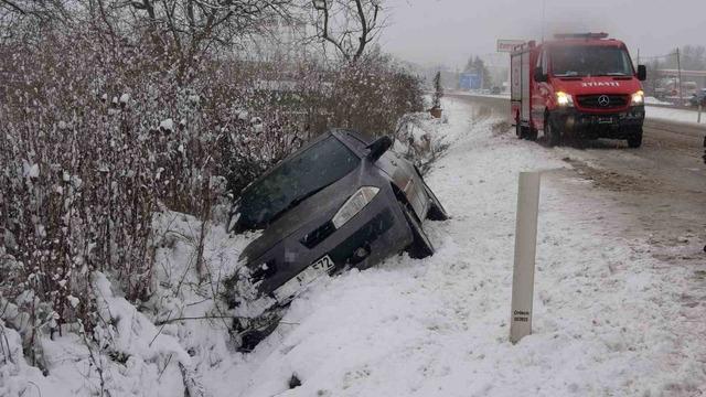 Yan yatan otomobildeki 4 kişi yaralandı 6