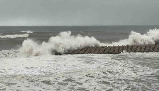Ak&ccedil;akoca&rsquo;yı fırtına vurdu