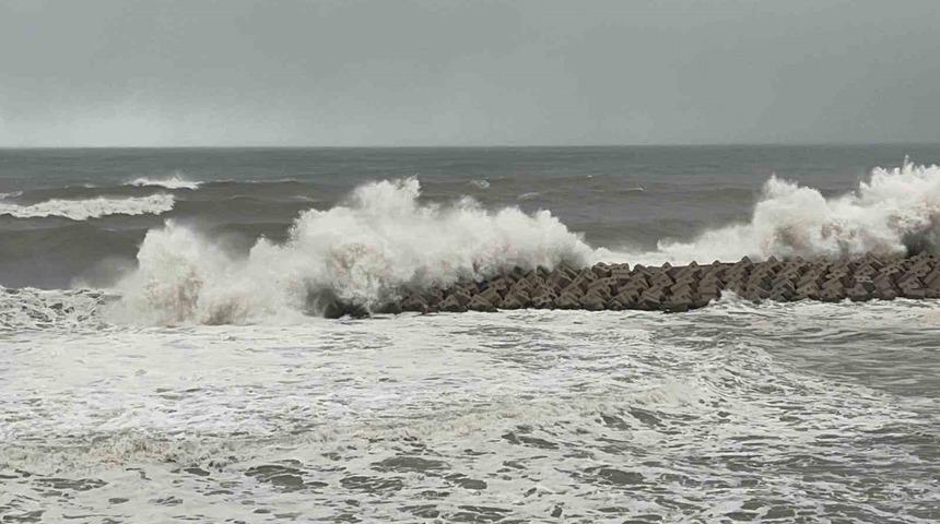 Ak&ccedil;akoca&rsquo;yı fırtına vurdu