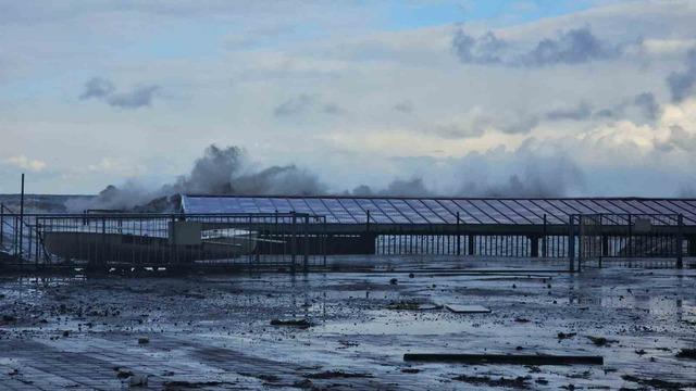 Zonguldak&rsquo;ta dev dalgalar nedeniyle Kozlu Limanı su altında kaldı 6