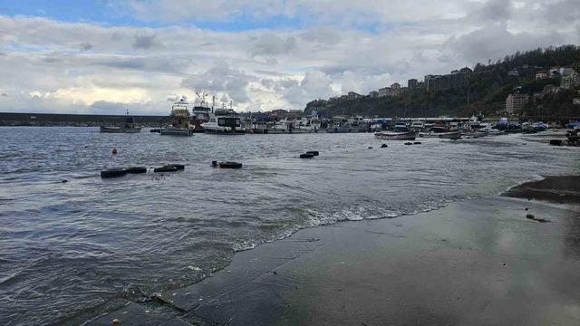 Zonguldak&rsquo;ta dev dalgalar nedeniyle Kozlu Limanı su altında kaldı 4