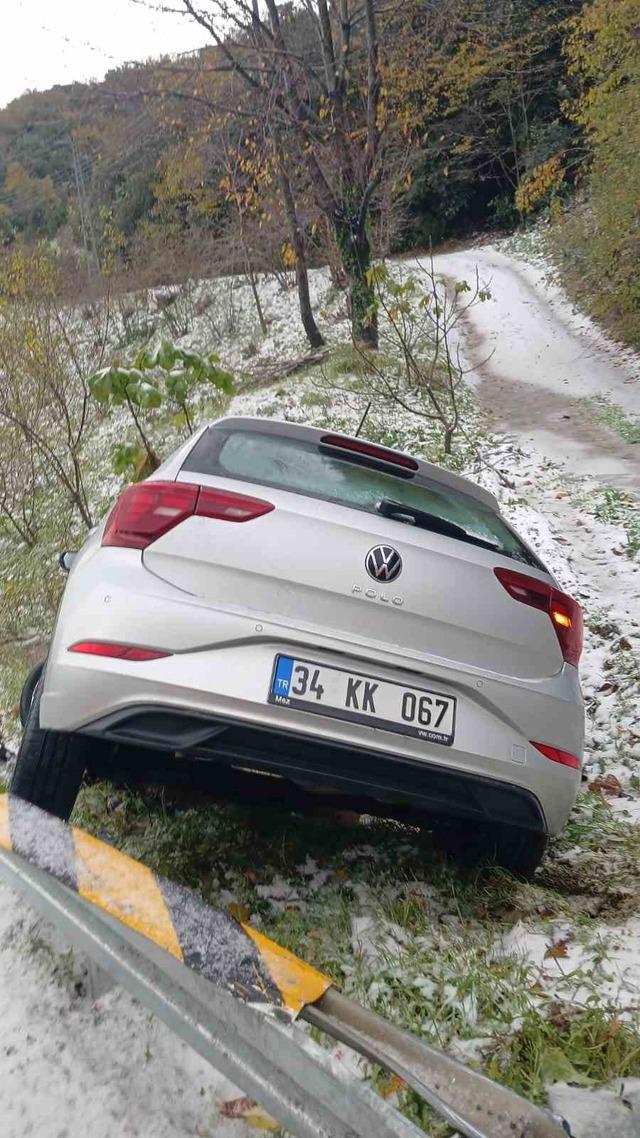 Alaplı&rsquo;da otomobil yoldan &ccedil;ıktı 2