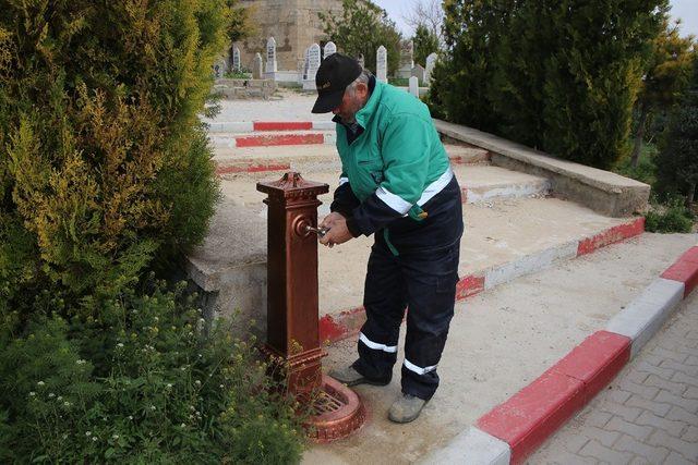 Karaman Belediyesinden şehir mezarlığında çevre düzenlemesi