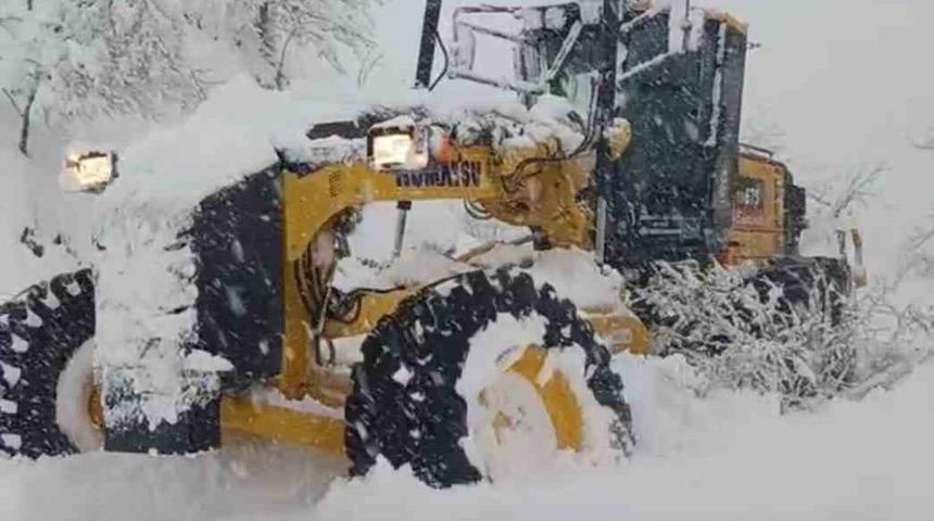 Devrek&rsquo;te 45 k&ouml;y yolu kar nedeniyle ulaşıma kapandı