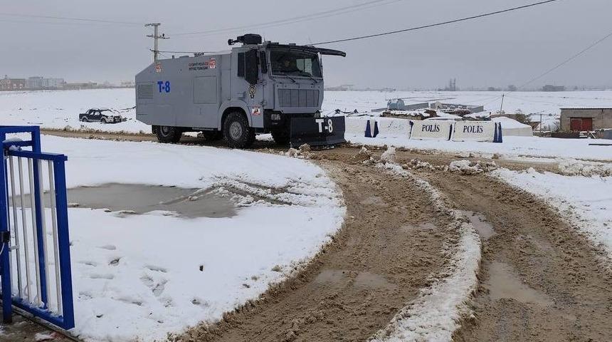 Kardan kapanan yolu TOMA a&ccedil;tı