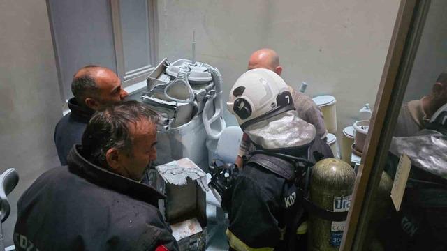 Sağlık ocağının deposunda yangın paniği 1