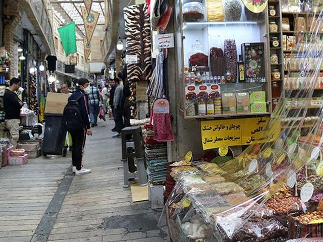 İran'da d&ouml;viz alarmı! Esnaf kepenk kapattı, h&uuml;k&uuml;met aleyhine sloganlar atıldı