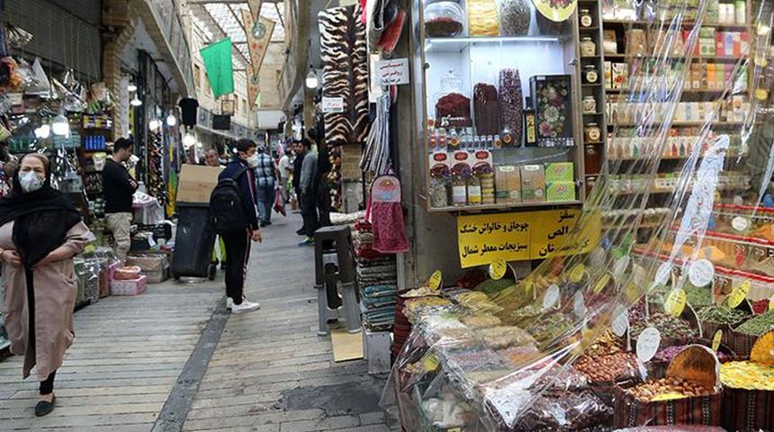 İran'da d&ouml;viz alarmı! Esnaf kepenk kapattı, h&uuml;k&uuml;met aleyhine sloganlar atıldı