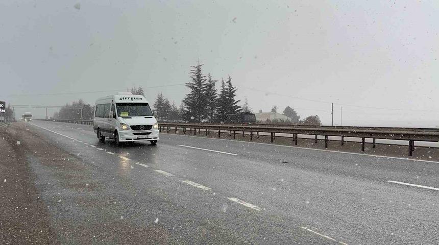 Tipi ve sis s&uuml;r&uuml;c&uuml;lere zor anlar yaşattı