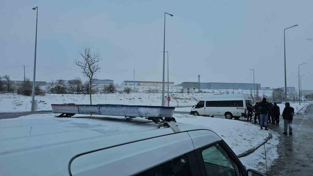 İş&ccedil;i servisi tıra &ccedil;arptı: 11 yaralı 4