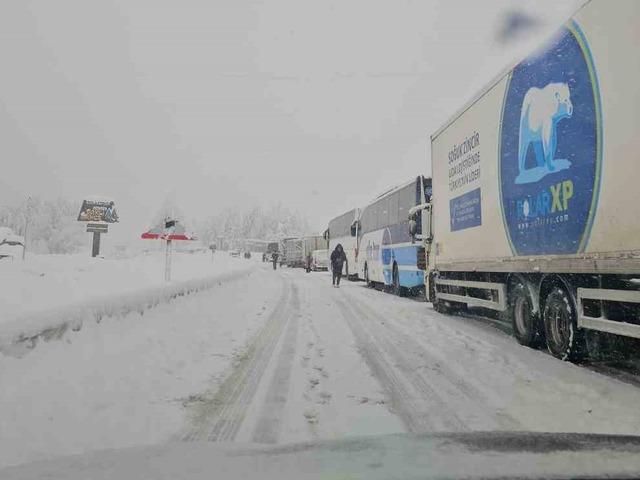 Zonguldak-Ankara yolunda trafik kilitlendi