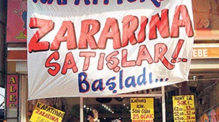 Bu afişi asarken bir kere daha düşünecekler