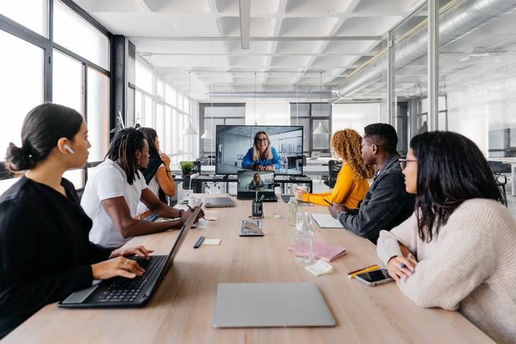 Ofiste toplantılar nasıl ge&ccedil;er?