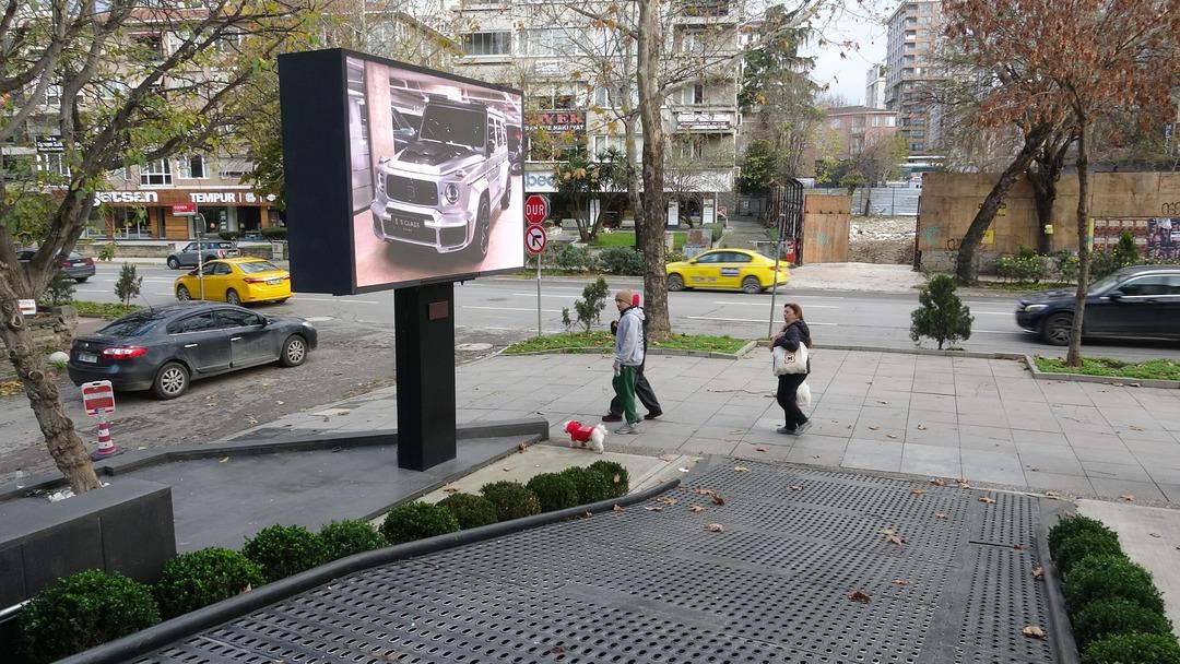 Kadıköy’de lüks oto galeri sahibi hakkında vurgun iddiası! Bugün polisler gitti, lüks araçlar çekildi 1