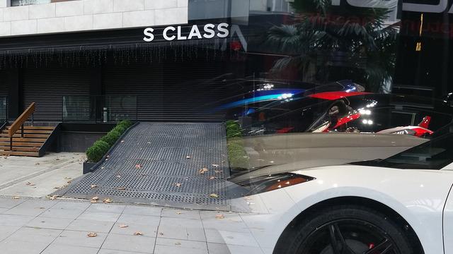 Kadıköy’de lüks oto galeri sahibi hakkında vurgun iddiası! Bugün polisler gitti, lüks araçlar çekildi