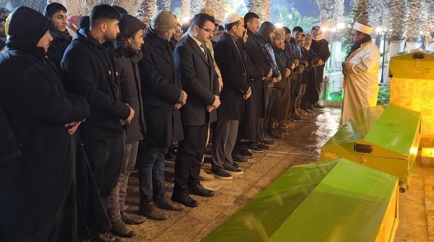 Şanlıurfa'da sulama kanalına d&uuml;şen otomobilin s&uuml;r&uuml;c&uuml;s&uuml;n&uuml; arama &ccedil;alışmaları s&uuml;r&uuml;yor