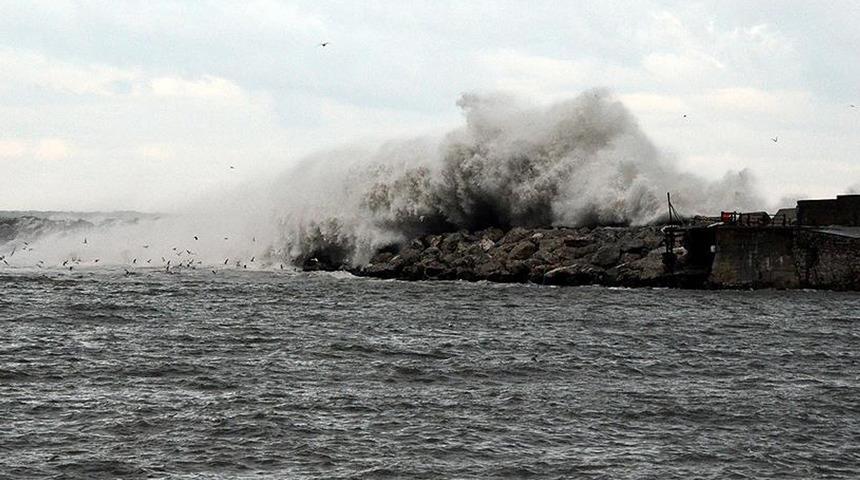 Fırtına alarmı! &Ouml;nce Meteoroloji sonra İstanbul Valiliği uyardı... Sefer iptalleri var