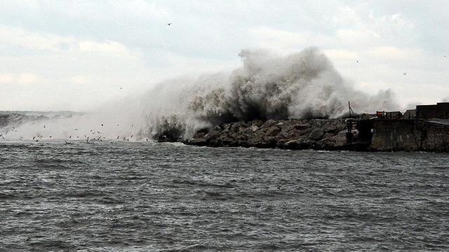 Fırtına alarmı! Önce Meteoroloji sonra İstanbul Valiliği uyardı... Sefer iptalleri var