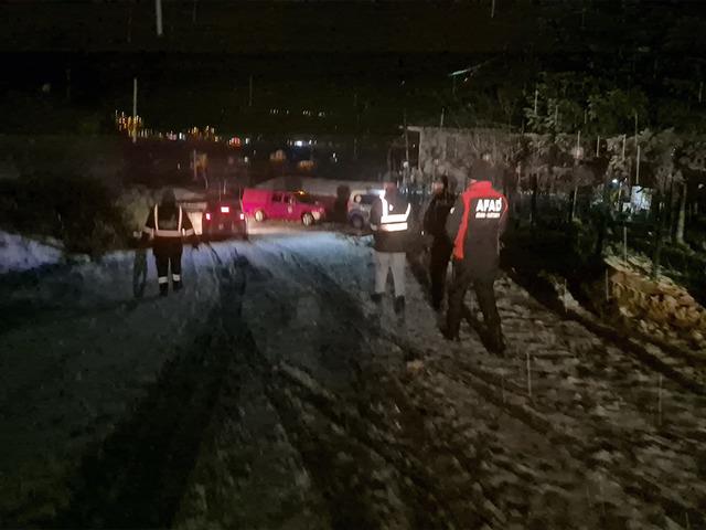 Kiralık ev ararken mahsur kaldılar: 2 ay &ouml;nce gelmişlerdi