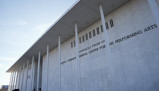 Washington&rsquo;daki Kennedy Center'in adı &lsquo;Trump-Kennedy Center&rsquo; olarak değiştirildi