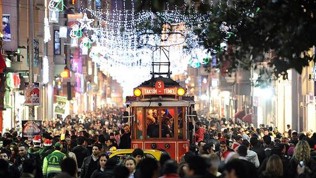İstanbul Valiliği yılbaşı gecesi uygulanacak tedbirleri a&ccedil;ıkladı