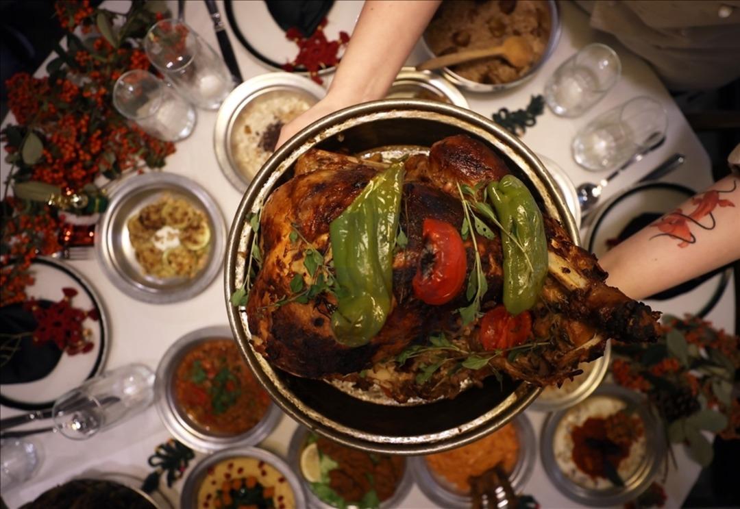 Yılbaşı gecesi bu ger&ccedil;eği g&ouml;z ardı etmeyin! Yılbaşı sofrasında yasak yok mu?  2