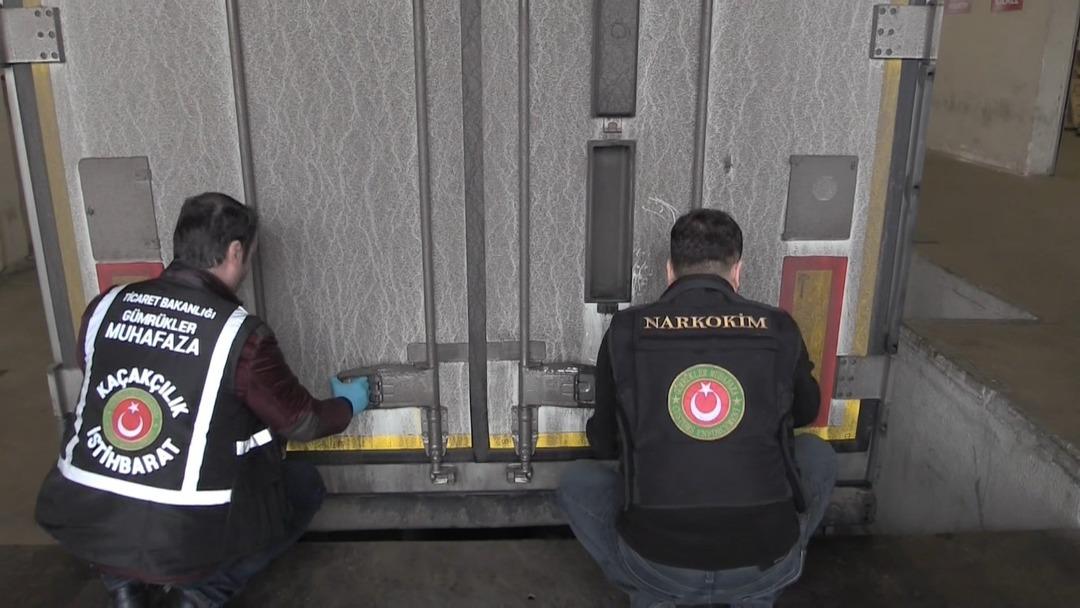 Yakalanmasa T&uuml;rkiye ye girecekti! Bir tırda 600 kilogram uyuşturucu yakalandı 3
